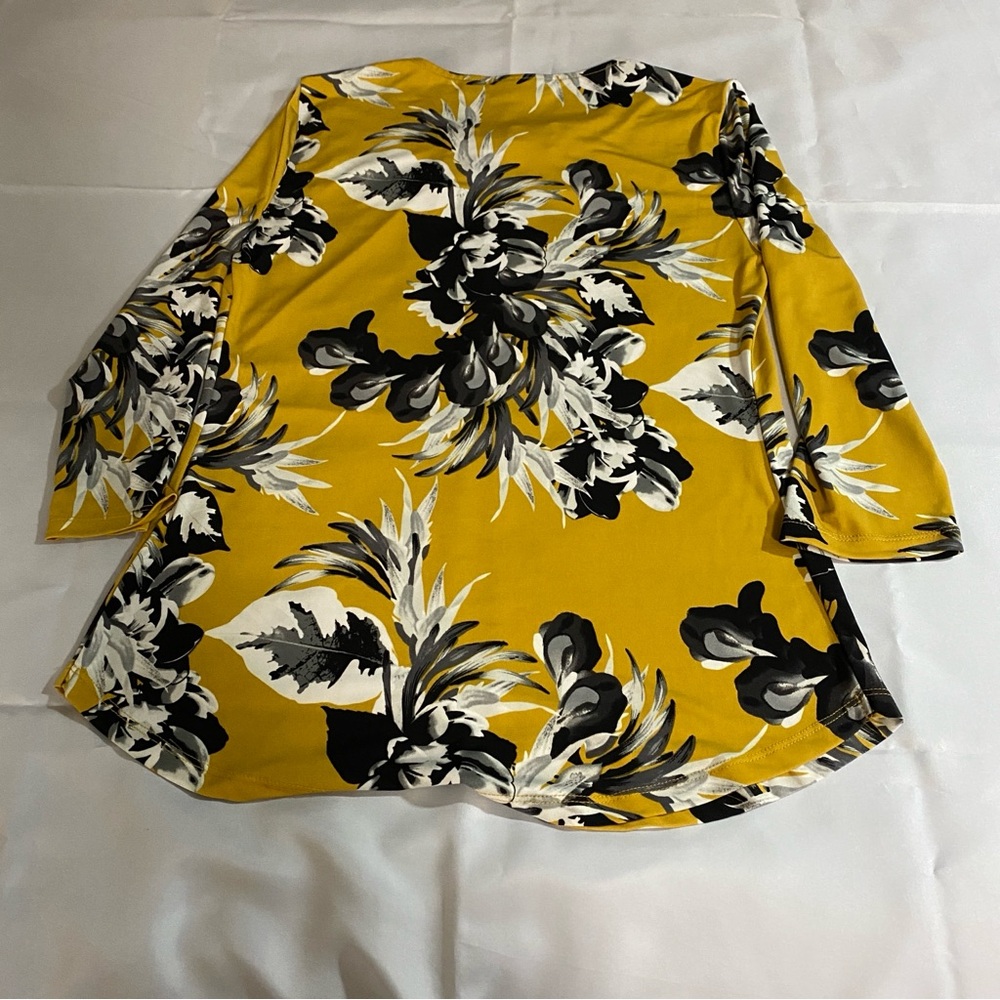 7th Avenue NY&Co Mustard Floral Keyhole Top | 3/4 Sleeve | Small - Picture 12 of 14